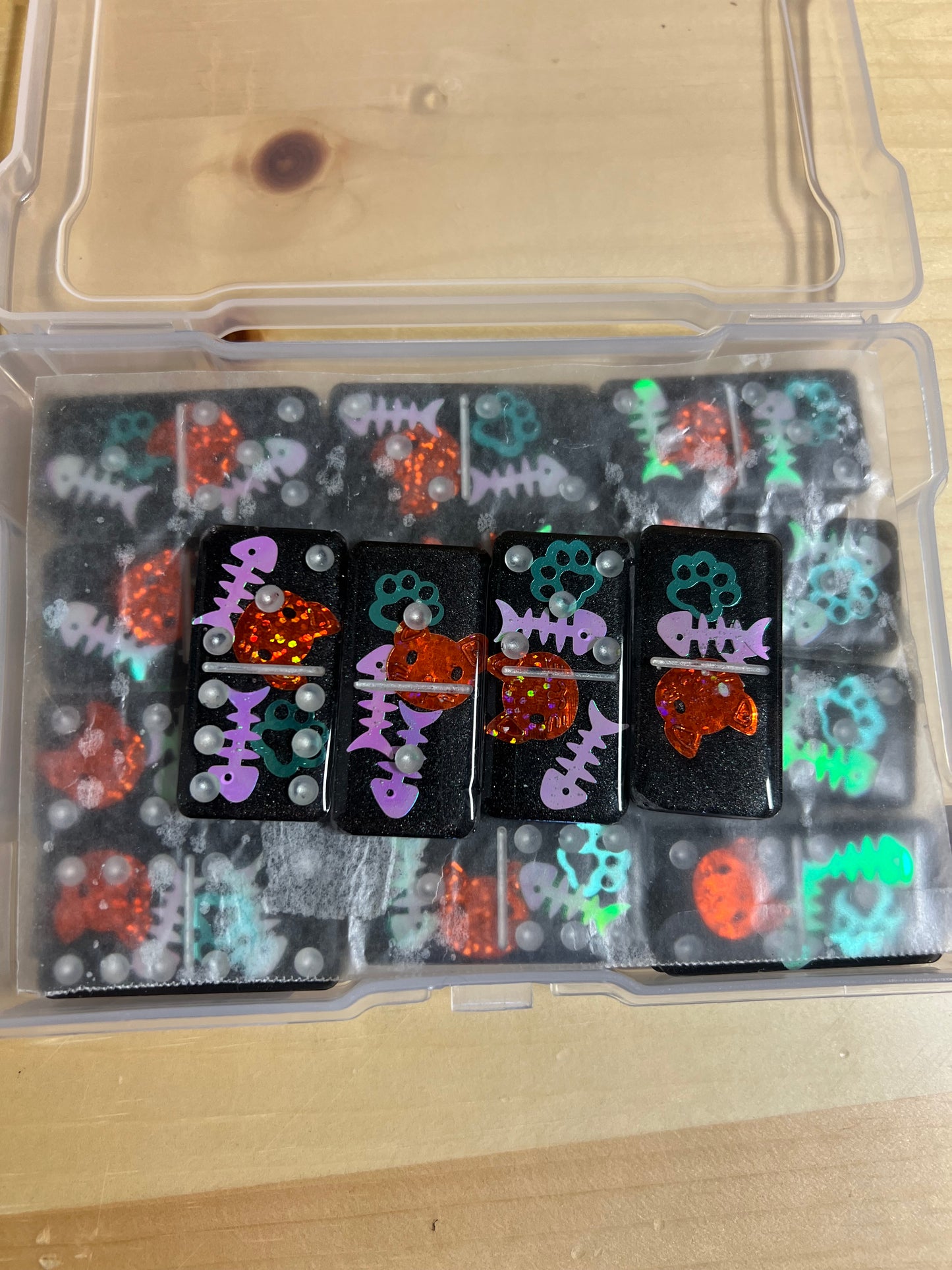 Which Craft - Dominos (plastic container)